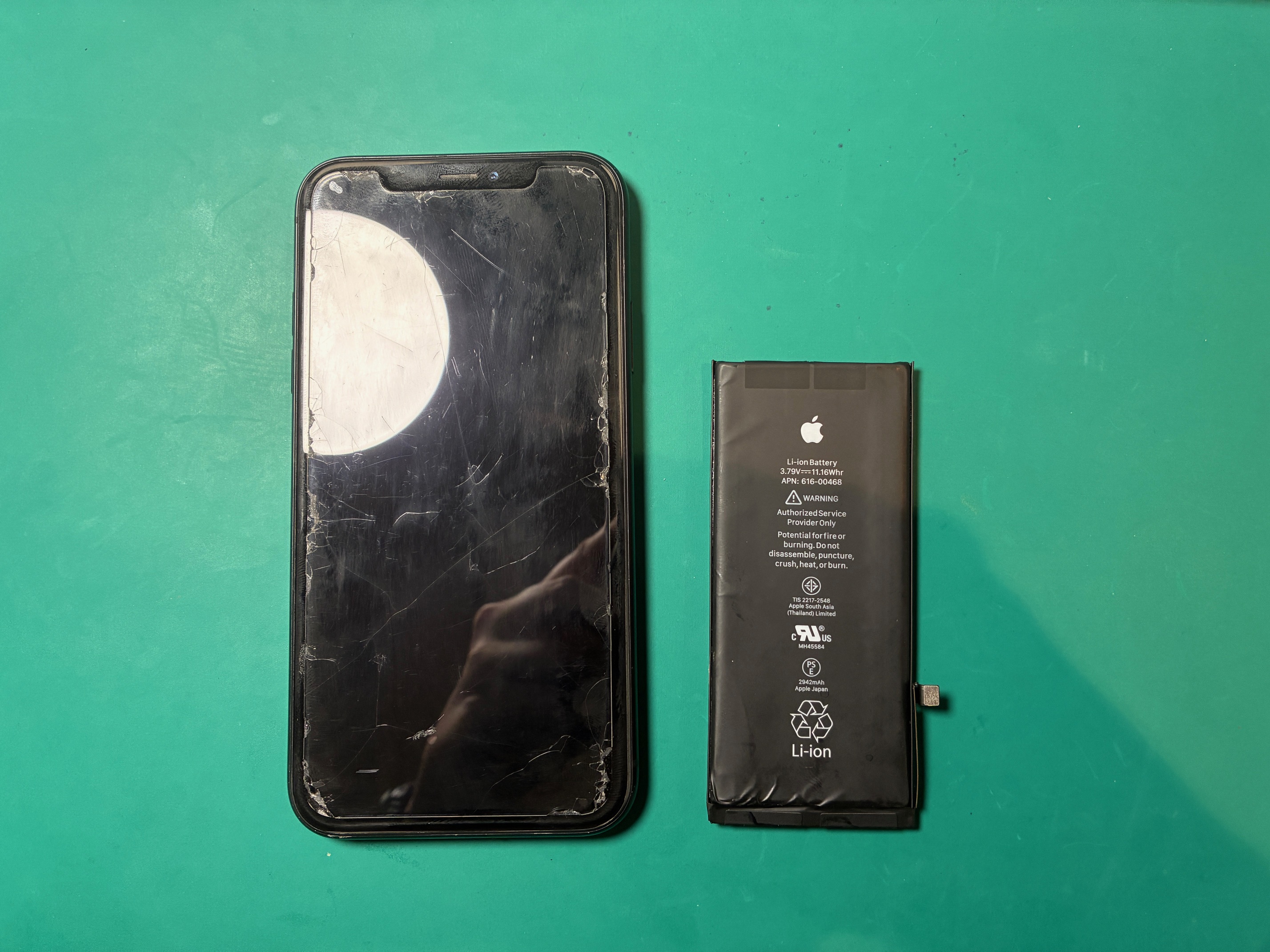 宝塚からお越しのお客様よりiPhoneXRのバッテリー交換をご依頼いただきました。